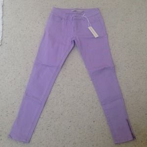 Romeo & Juliet Couture Lavender jeans (size 28)NWT