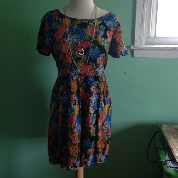 NWT. Floral dress.