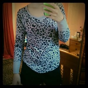 Gray leopard print thermal