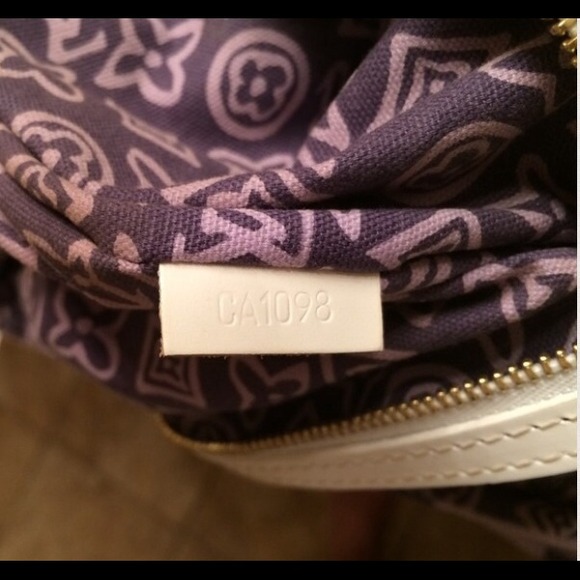 SOLD ON ANOTHER WEBSITE 💗 - Picture 2 of 4