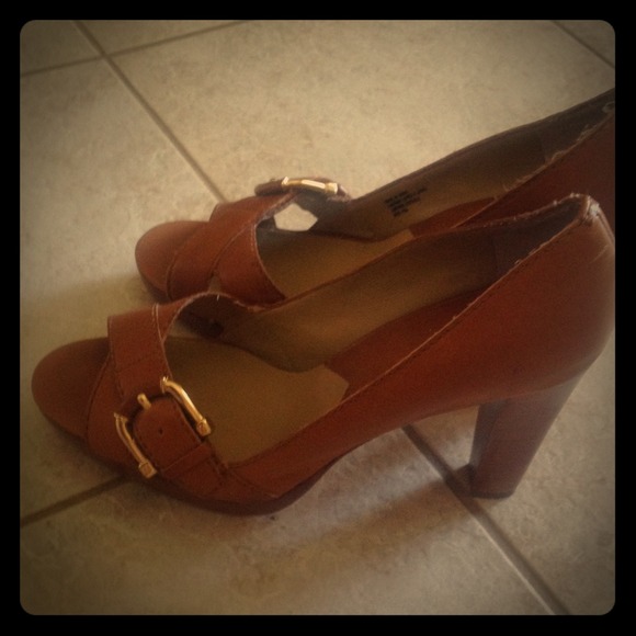Michael Kors tan leather peep toe heels
