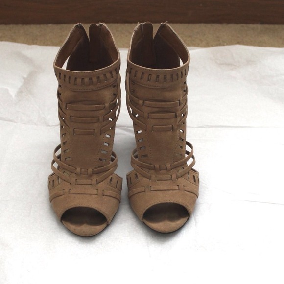 SOLD🚫Charlotte Russe Suede Gladiator Wedge Sandal - Picture 2 of 4
