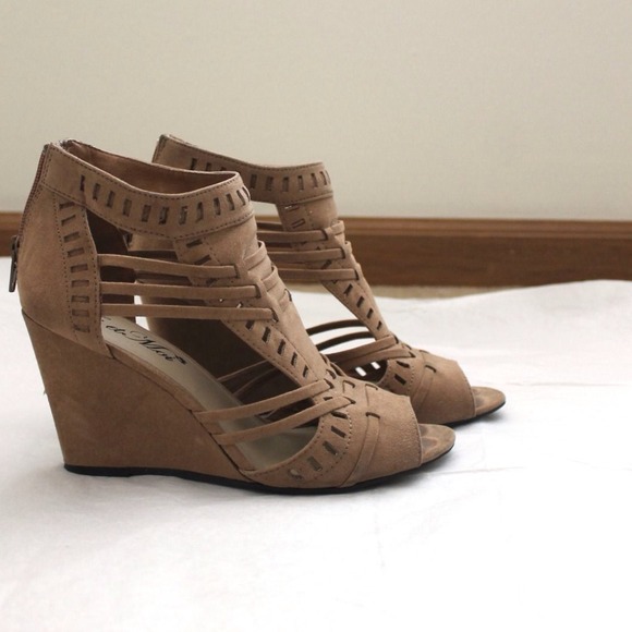 SOLD🚫Charlotte Russe Suede Gladiator Wedge Sandal - Picture 4 of 4