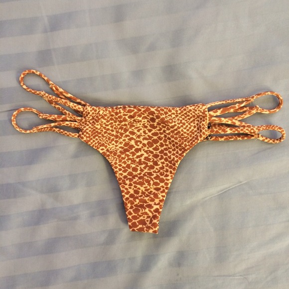 ❌❌SOLD❌❌ Acacia Mudsnake Maui Petite Bottom