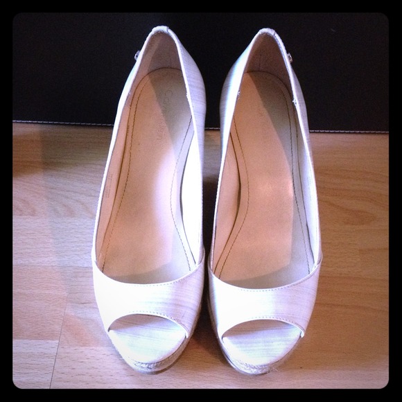 ANTIQUE WHITE PEEP TOE WEDGE ESPADRILLES
