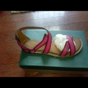 Cute Fuchsia Clark's sandals size 8