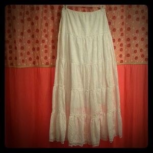 Bohemian white skirt w/ lace trim