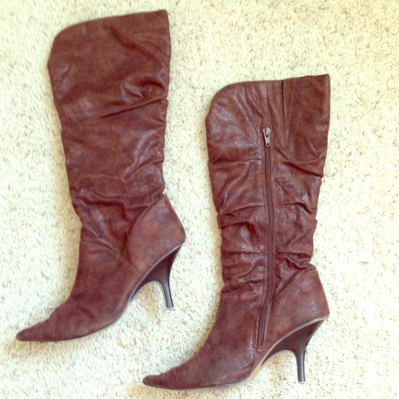 Knockout brown suede like boots!  7 1/2