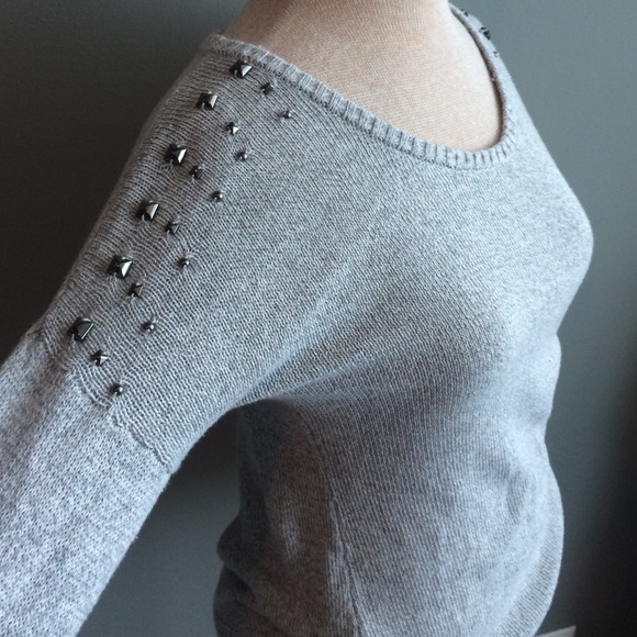 ⚡️SOLD IN BUNDLE⚡️Sweater with shoulder embellish - Picture 2 of 3