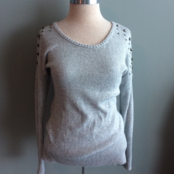 ⚡️SOLD IN BUNDLE⚡️Sweater with shoulder embellish - Picture 3 of 3