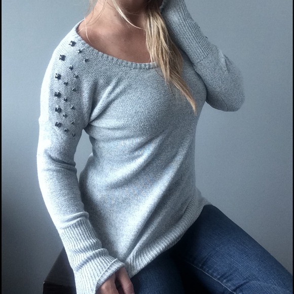 Tops - ⚡️SOLD IN BUNDLE⚡️Sweater with shoulder embellish
