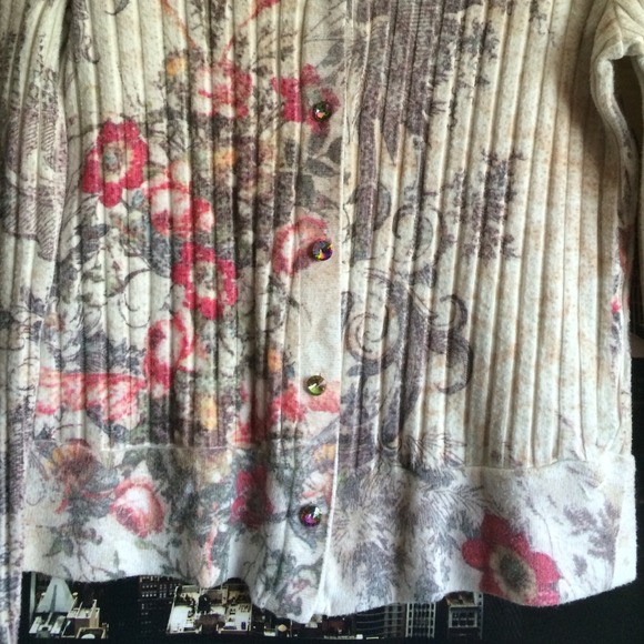 Floral buttoned sweater - Picture 3 of 4