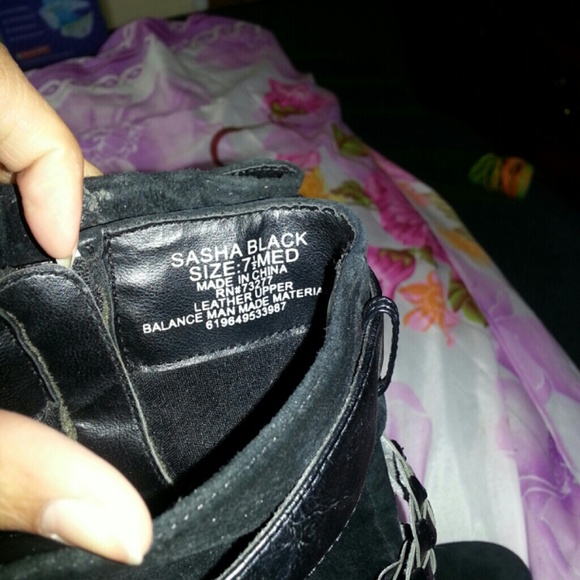 Boots - Picture 4 of 4