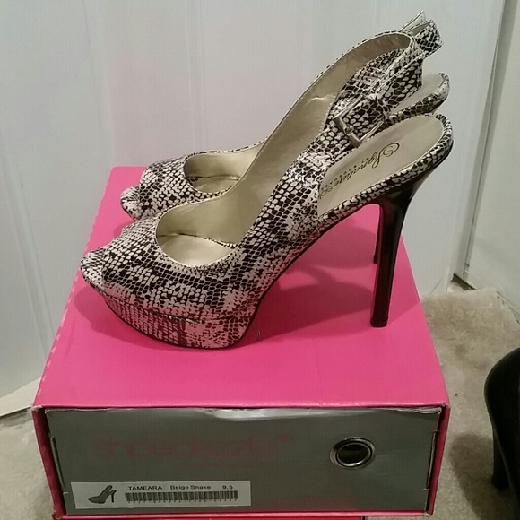 SOLD Snakeskin Print heels, size 9.5 - Picture 2 of 4