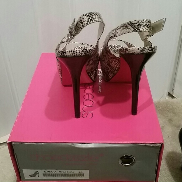 SOLD Snakeskin Print heels, size 9.5 - Picture 3 of 4