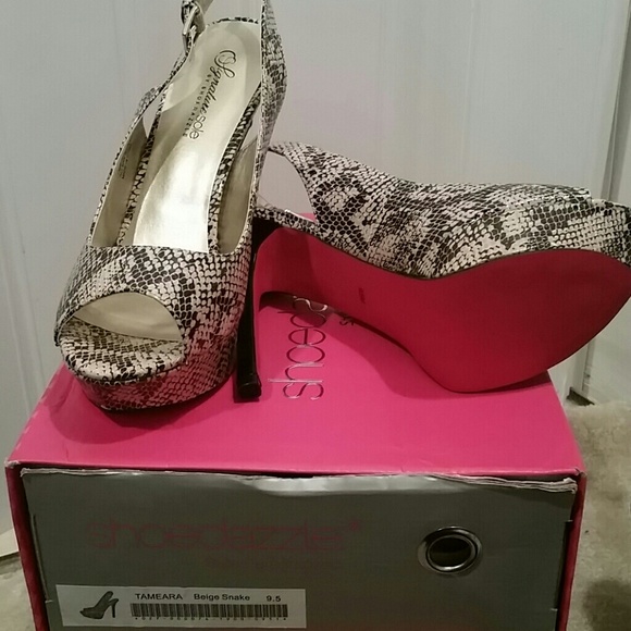 SOLD Snakeskin Print heels, size 9.5 - Picture 4 of 4