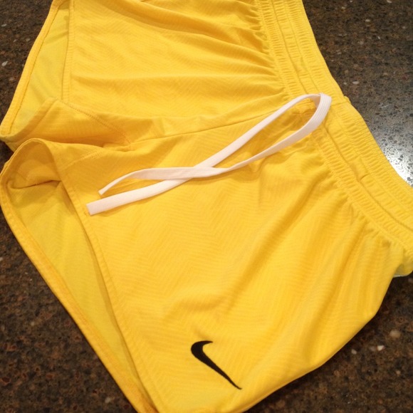 Nike Women's Livestong Zig Zag Training Shorts