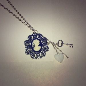 Lady necklace