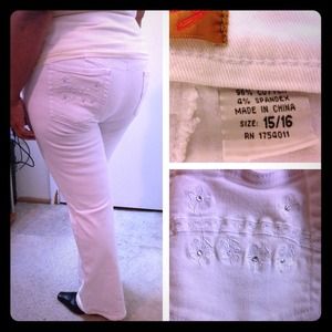 White Jeans with beautiful flower detail!