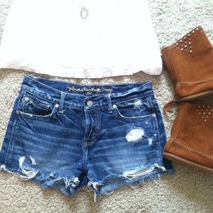 A&F Ruehl Mid-rise shorts!