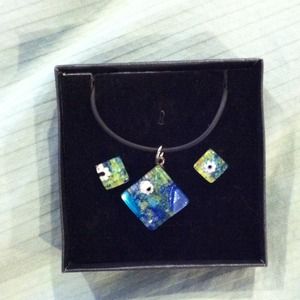 Earring/ necklace set