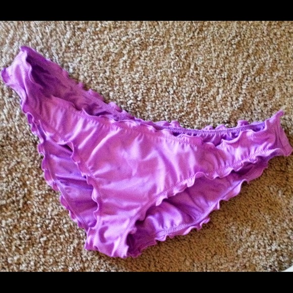 Sold👏👏👏 VM bikini bottoms scrunch butt