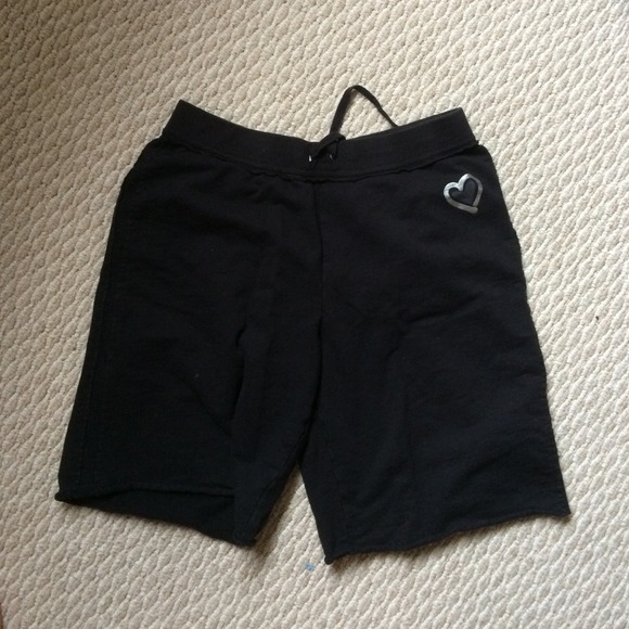 Mid thigh black comfortable pants