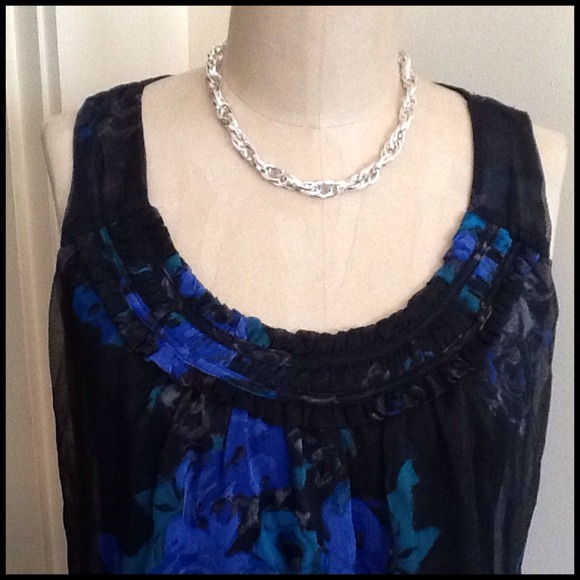 ๐บHP๐บNew York Company Feminine Breezy Summer Top - Picture 2 of 4