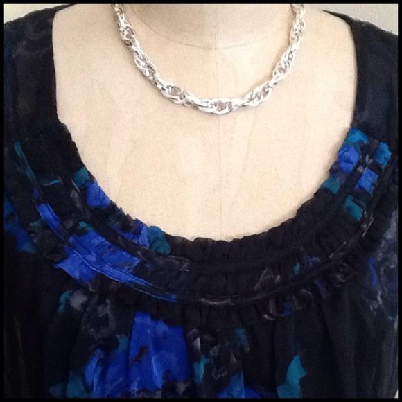 ๐บHP๐บNew York Company Feminine Breezy Summer Top - Picture 3 of 4