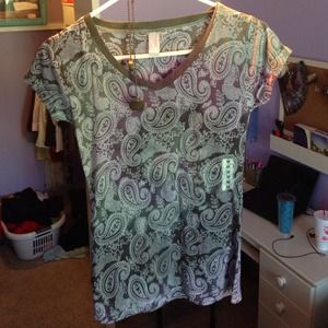 Paisley vneck
