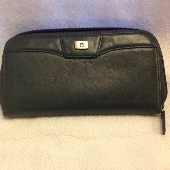 Leather wallet - Organization Perfection!