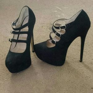 Black mary jane heels