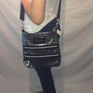 Bestseyville Cross-Body