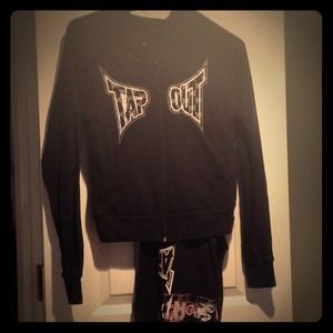 TapouT sweatsuit