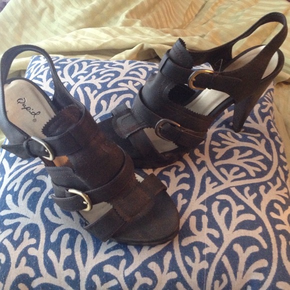 Brown Qupid heels