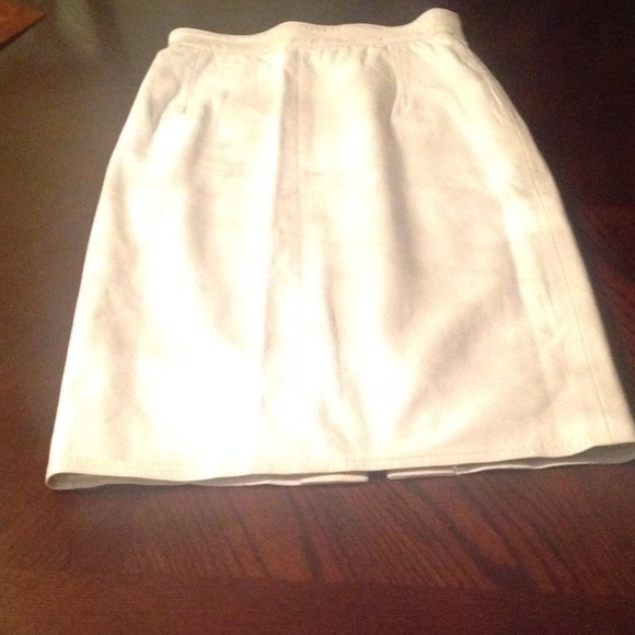 SOLD SOLD!!!!Beautiful Sienna white leather lined
