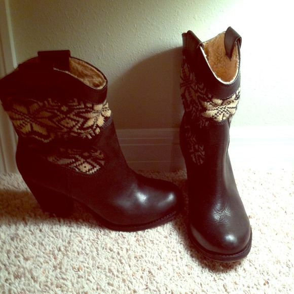 Gianni Bini size 6.5 high heel boots