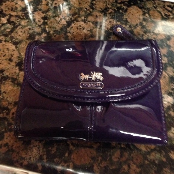 HOLD COACH Patent Leather Medium Madison Wallet