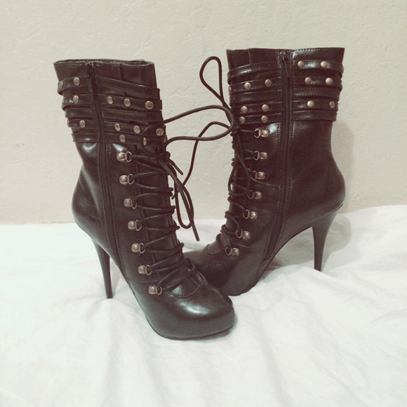 Shoedazzle "Mekko" boots