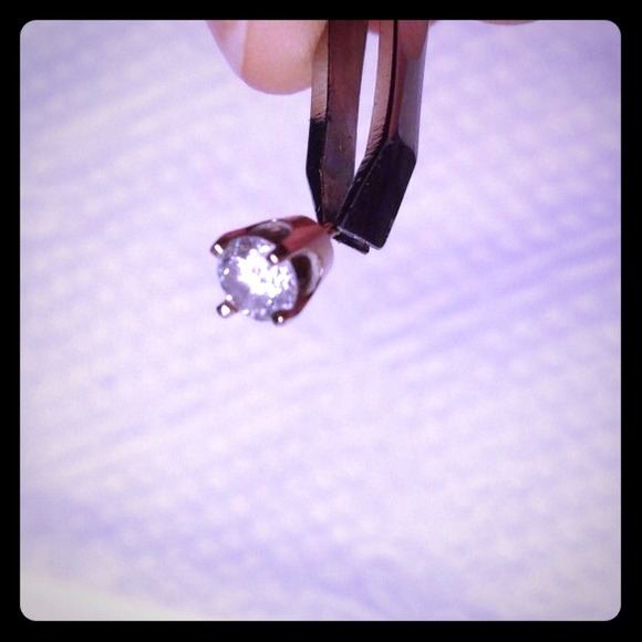 Jewelry - Diamond earring in white gold