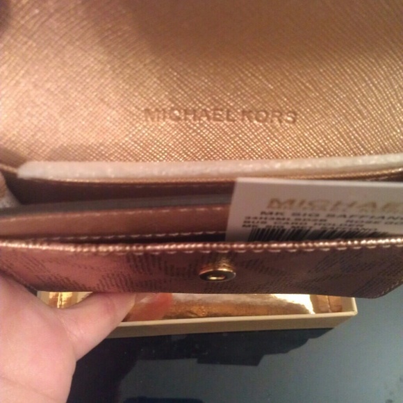 SOLD Michael Kors Metallic Rose Gold Wallet Card - Picture 3 of 4