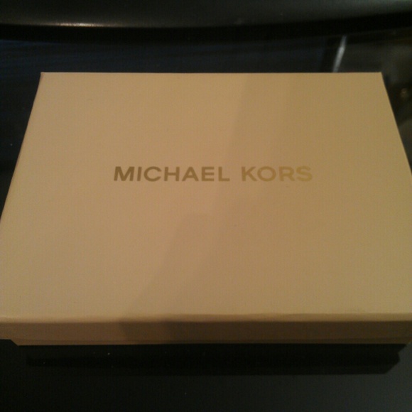 SOLD Michael Kors Metallic Rose Gold Wallet Card - Picture 4 of 4