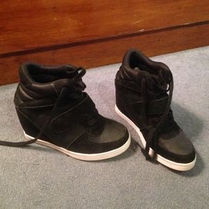 Sneaker wedges