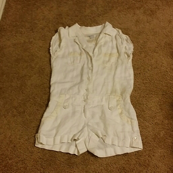 bebe White and cream silk pocket romper