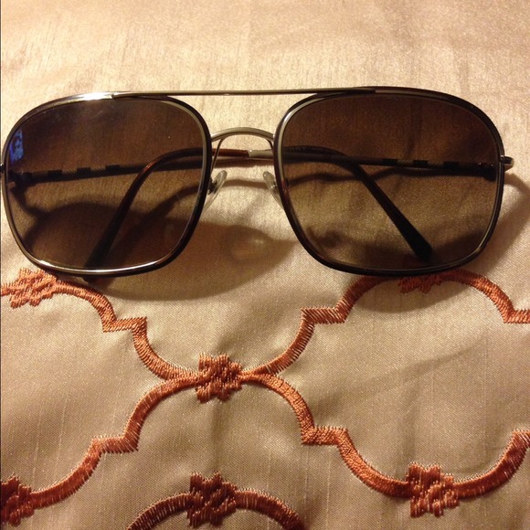 BURBERRY sunglasses.....AUTHENTIC!!!!