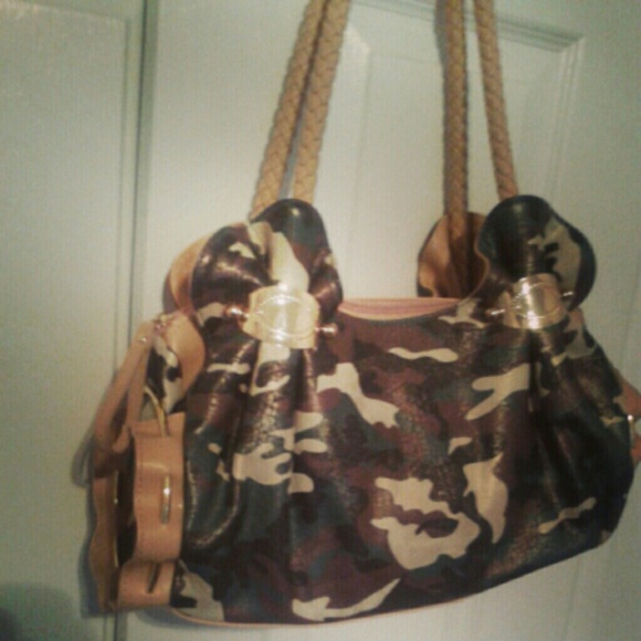 Cute camo purse - Picture 2 of 4