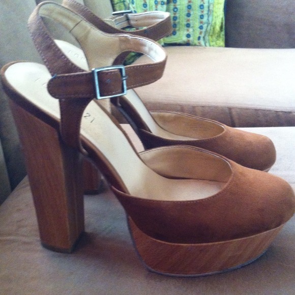 💥sold💥 Copper colored JC inspired platforms
