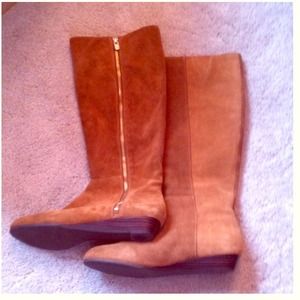Adorable cognac boots