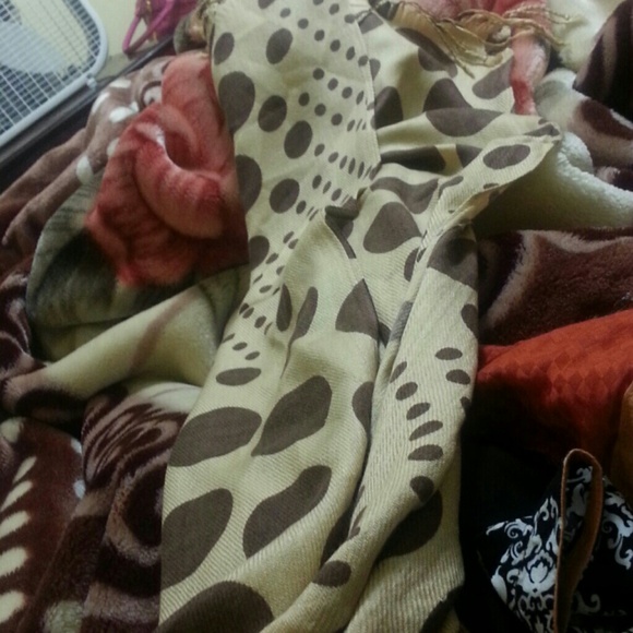 Scarf - Picture 2 of 2