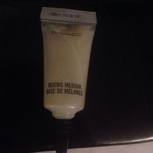 Authentic Mac mixing medium.  10 ml. Pre owned